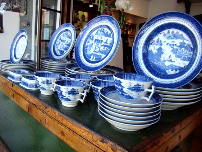 A Mottahedeh "CANTON" porcelain 41 piece dinner service, 20th century